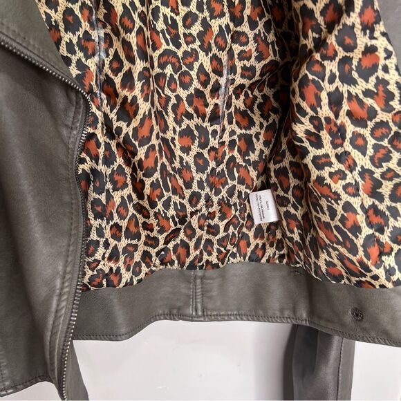 𝅺TCEC Grey Faux Leather Cropped Moto Jacket Size Large - Picture 11 of 16